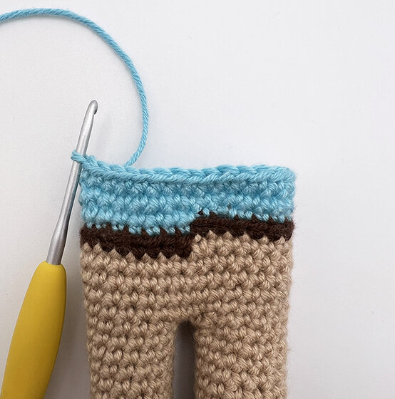 How-to-Crochet-an-Amigurumi-David-Attenborough_Body%20and%20head2.jpg?sw=554&q=85