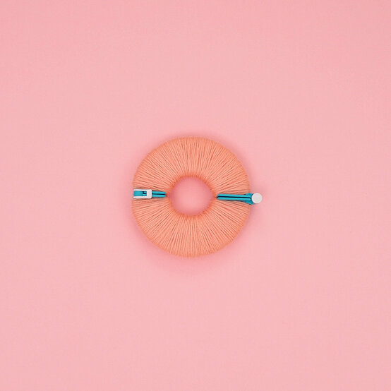 pom-pom-how-to-4.jpg?sw=554&q=85