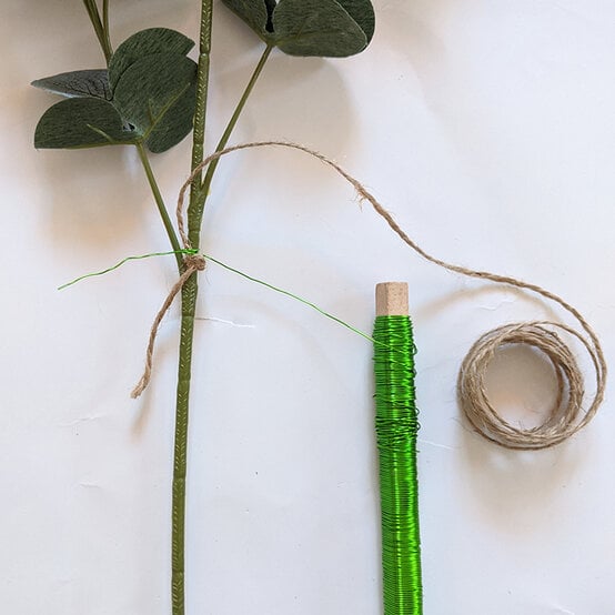 how-to-make-a-garland-for-your-wedding-_step3.jpg?sw=554&q=85