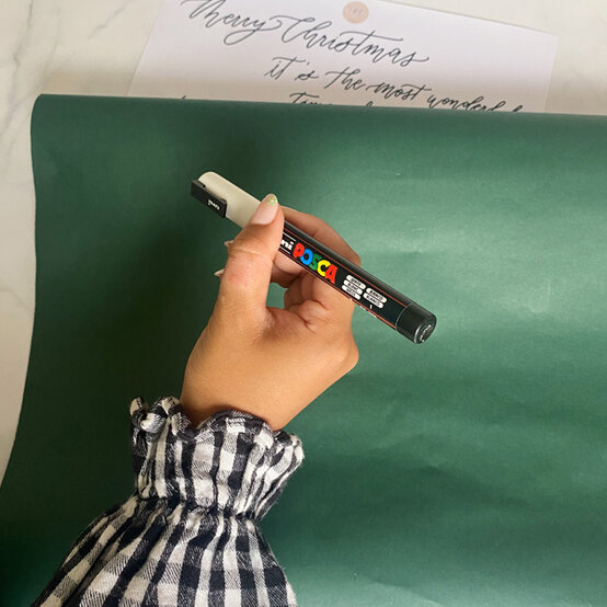 idea_christmas-drawn-giftwrap_step2a.jpg?sw=554&q=85