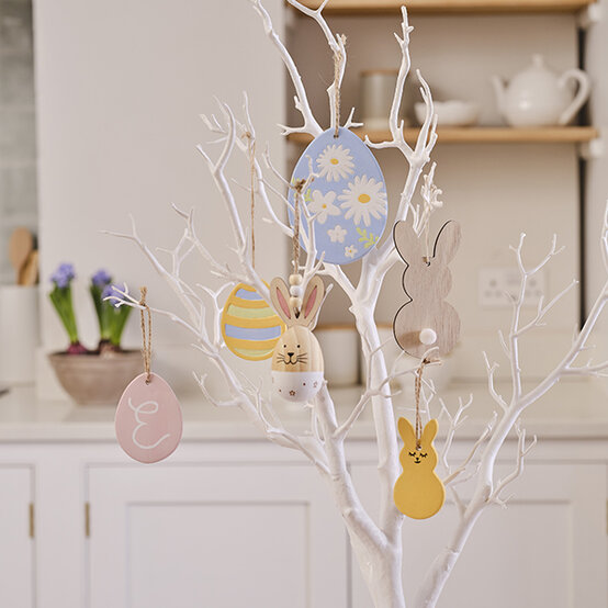ideas%5Feaster%2Dhamper%2Dideas%5Fhanging%2Ddecorations.jpg?sw=554&q=85
