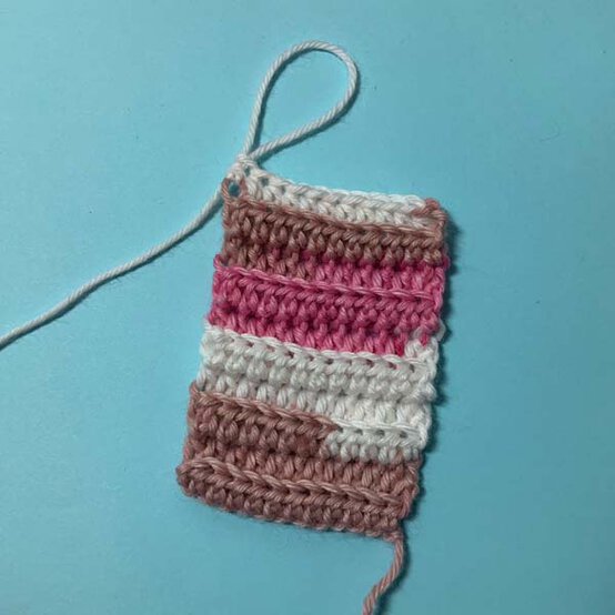 ideas%5Fhow%2Dto%2Dcrochet%2Da%2Dheadband%5Fplain%2Dheadband%5Fstep%2D1d.jpg?sw=554&q=85