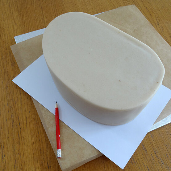 xmas-baking-lucy-caravan-cake8.jpg?sw=554&q=85