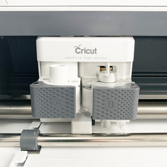 cricut_how_to_make_a_personalised_baking_hamper_cricut-apron_step-13.jpg?sw=554&q=85