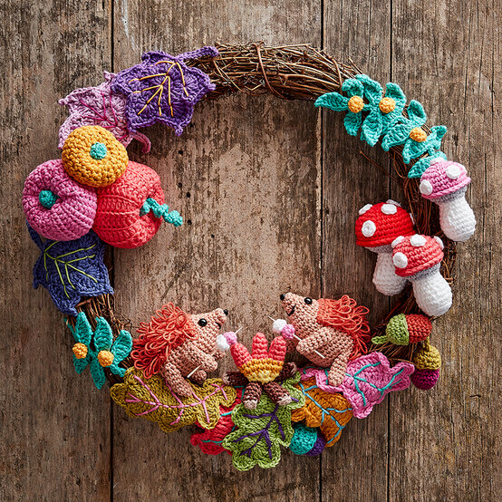 Autumn%20Craft%20Ideas_Crochet%20Autumn%20Wreath.jpg?sw=554&q=85
