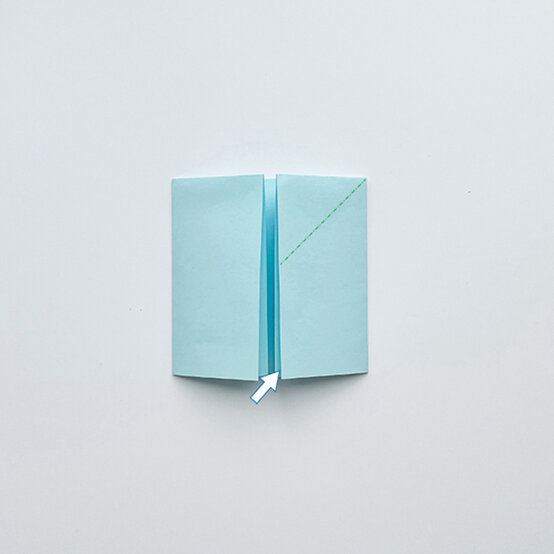 how-to-fold-an-origami-egg-cup-step-4.jpg?sw=554&q=85