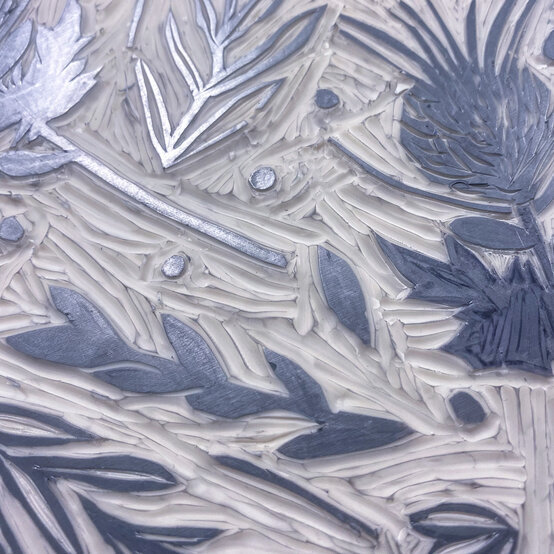 how-to-lino-cut-a-scottish-thistle-print_preparation_step-7_3.jpg?sw=554&q=85