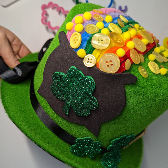 how-to-make-a-st-patricks-day-hat_step-6b.jpg?sw=554&q=85