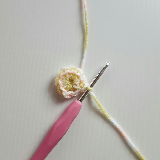 ideas%5Fhow%2Dto%2Dcrochet%2Da%2Dhot%2Dair%2Dballoon%2Dgarland%5Fballoon%5F1.jpg?sw=554&q=85