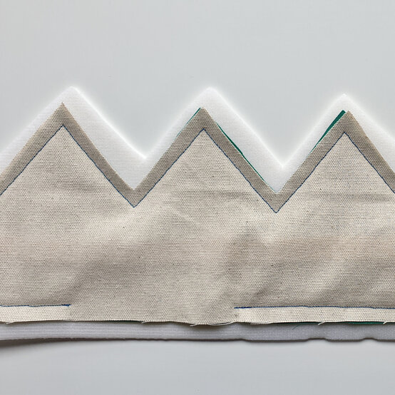 ideas_steps_how-to-sew-a-fabric-crown-step-8.jpeg?sw=554&q=85