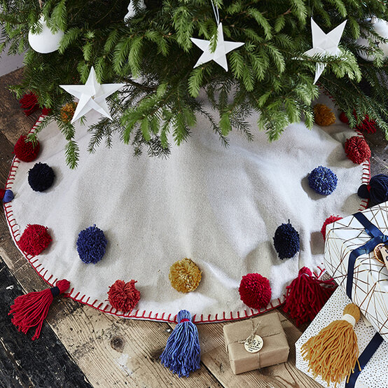 10-quick-christmas-home-decor-ideas6.jpg?sw=554&q=85