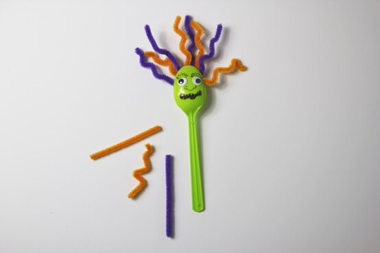 spoon_puppets_step6a.jpg?sw=554&q=85