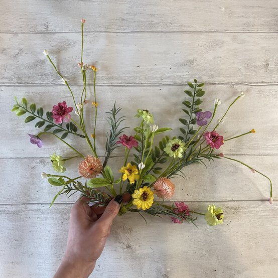 spring-garland-6.jpeg?sw=554&q=85