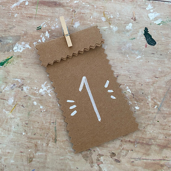 sustainable-advent-calendar-step5.jpg?sw=554&q=85