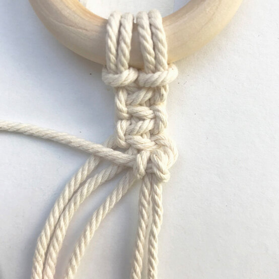 idea_macrame-medium-christmas-tree_step3.jpg?sw=554&q=85
