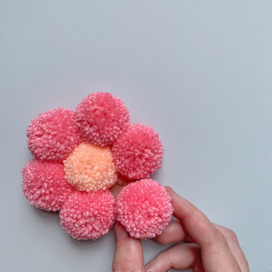 how_to_make_a_pom_pom_flower_wall_hanging_pom_pom_flower_wall_hanging_step_5.jpg?sw=554&q=85