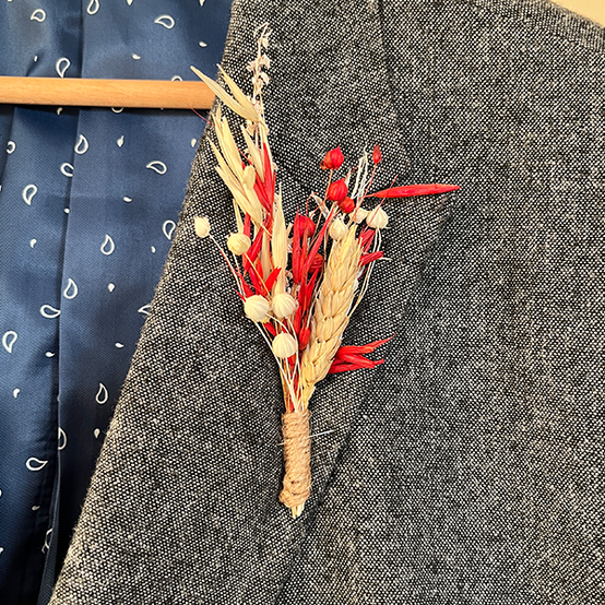 idea%5Fways%2Dto%2Duse%2Ddried%2Dflowers%2Dat%2Dyour%2Dwedding%2Dbouitanneire%5Froundup.png?sw=554&q=85