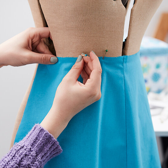 600x600_GSI_Dressmaking_Step5.jpg?sw=554&q=85