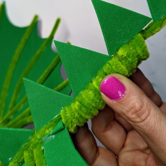 how-to-make-a-wooden-spoon-dragon-puppet_step-15c.jpg?sw=554&q=85