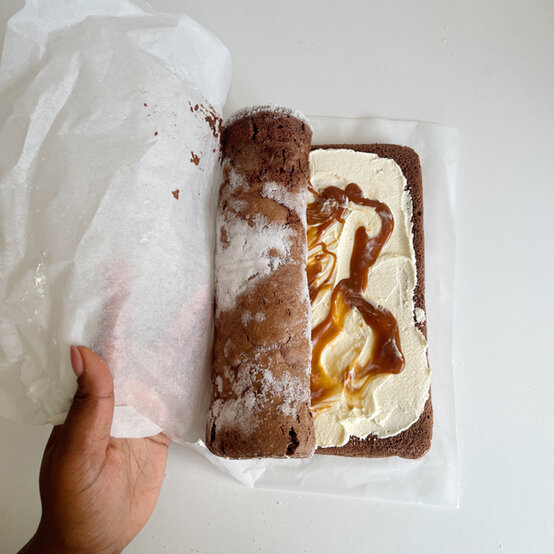 idea_christmas-botanical-yule-log_step16b.jpg?sw=554&q=85