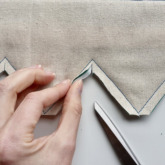 ideas_steps_how-to-sew-a-fabric-crown-step-9.2.jpeg?sw=554&q=85