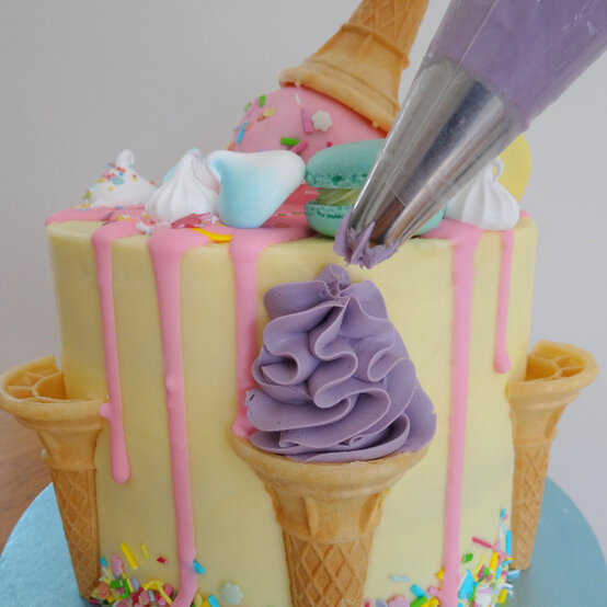 funfetti-ice-cream-cake_step14_2.jpg?sw=554&q=85
