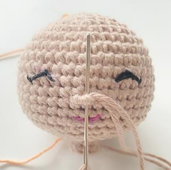 idea_how-to-crochet-amigurumi-mrs-claus_face2.jpg?sw=554&q=85