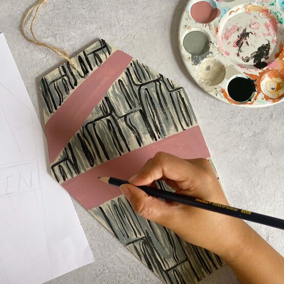 halloween-wooden-coffin-step-4.0.jpg?sw=554&q=85