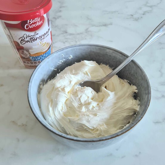 Idea_how-to-make-a-layered-easter-cake_step1d.jpg?sw=554&q=85