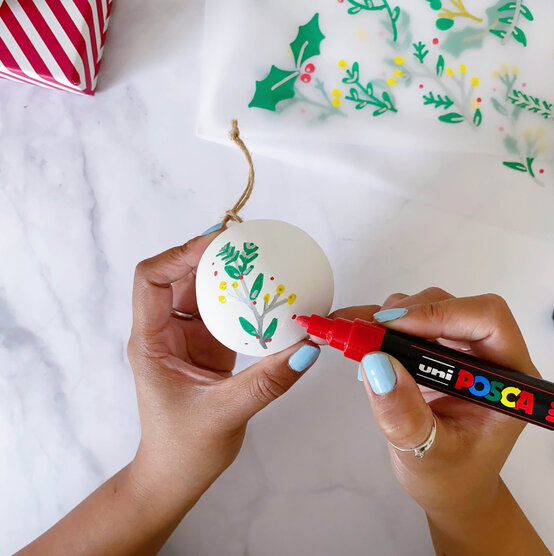 personalised-decorated-ceramic-baubles_motifs_4_2.jpg?sw=554&q=85