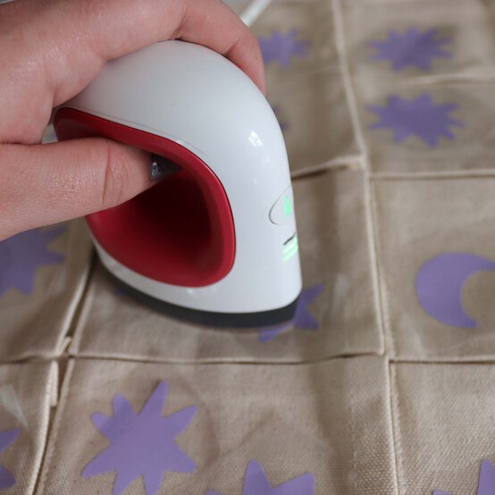 halloween-advent-step-4.jpg?sw=554&q=85