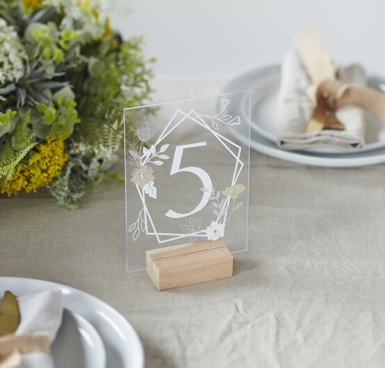 cricut_how-to-make-acrylic-wedding-signs_hero1.jpg?sw=554&q=85