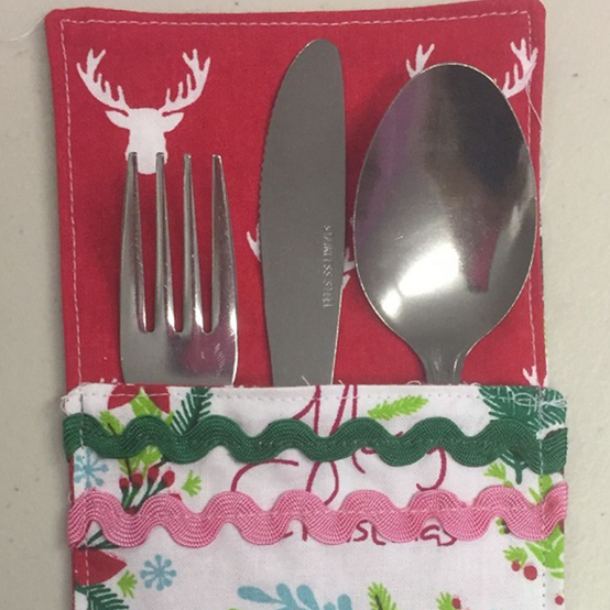 idea%5Fhow%2Dto%2Dsew%2Dchristmas%2Dcutlery%2Dwraps%5Fstep12.png?sw=554&q=85