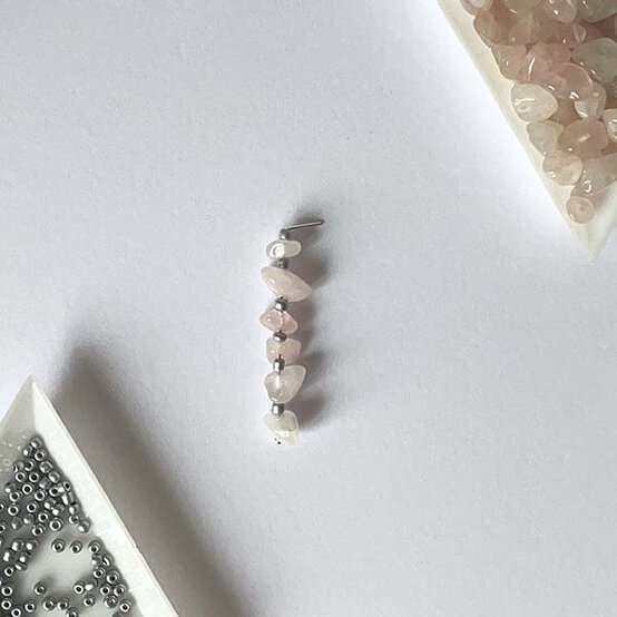 ideas%5Fjewellery%2Dprojects%2Dto%2Dmake%2Dwith%2Dbeads%5Fdrop%2Dearrings%2D1.jpg?sw=554&q=85