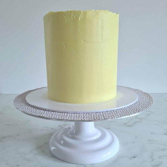 Idea_how-to-make-a-layered-easter-cake_step2b.jpg?sw=554&q=85