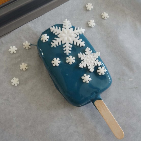 xmas-cake-pops-step-6_3.jpg?sw=554&q=85