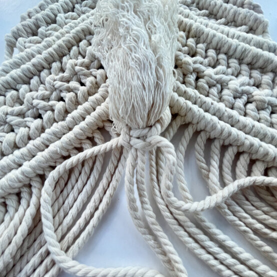 idea%5Fmacrame%2Dchristmas%2Dtrees%5Fstep25.jpg?sw=554&q=85