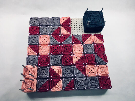 valeria-granny-square-handbag5.jpg?sw=554&q=85