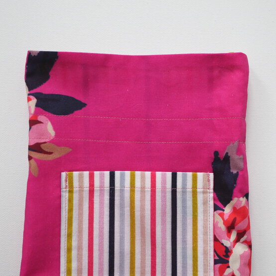 how_to_make_a_bottle_gift_bag_step-20-2.jpg?sw=554&q=85