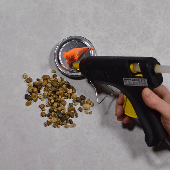 how_to_make_a_dinosaur_jar_craft_activities_step1a.jpg?sw=554&q=85