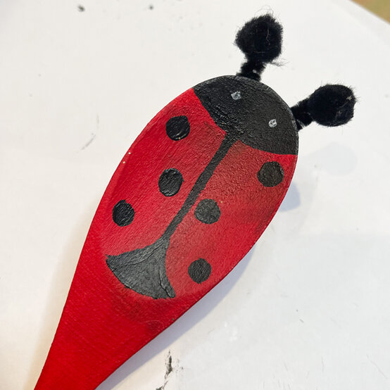 idea_how-to-make-story-spoons-ladybird_step5a.jpg?sw=554&q=85