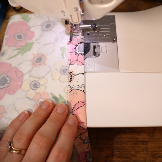 cutlery-roll_step2_2.jpg?sw=554&q=85