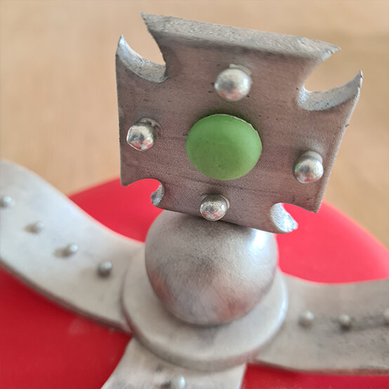 How-to-Make-a-Platinum-Jubilee-Showstopper-Cake_Step9d.jpg?sw=554&q=85