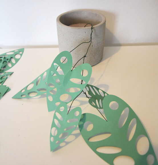 cricut_how_to_make_a-_paper_monstera_plant_step11_2.jpg?sw=554&q=85