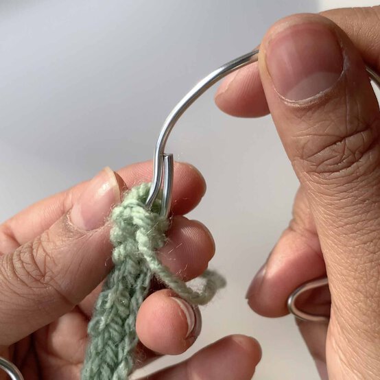 How-to-Make-a-Knitted-Eid-Mubarak-Sign_step17a.jpg?sw=554&q=85