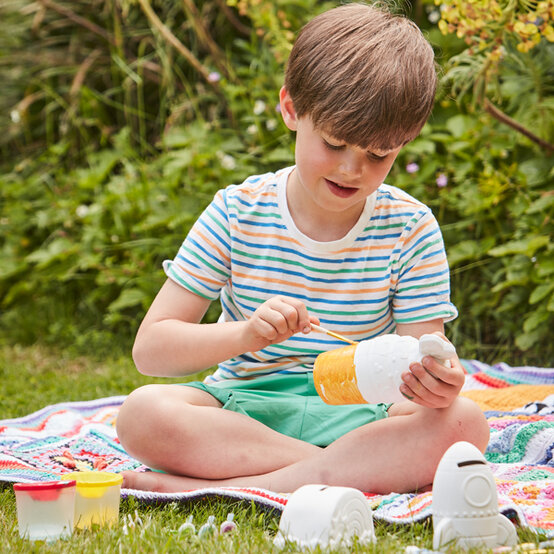 idea_fun-outdoor-activities-for-kids_ceramics.jpg?sw=554&q=85