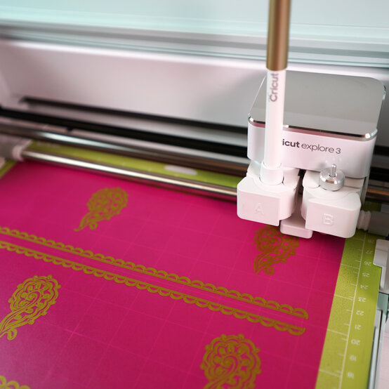 cricut_lanterns-for-diwali_step3_3.jpg?sw=554&q=85