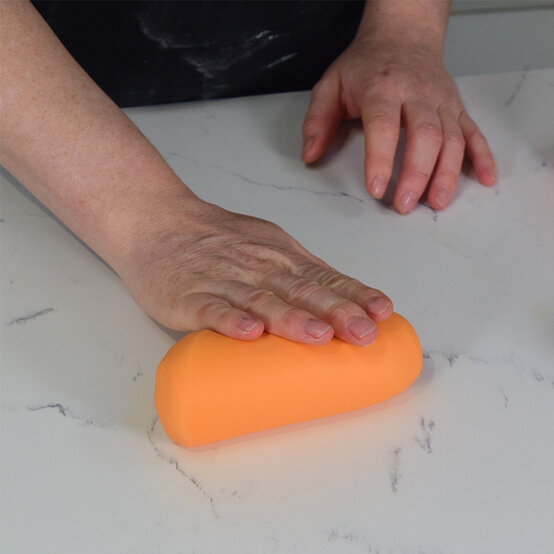 pumpkin-pinata-cake_step13.jpg?sw=554&q=85