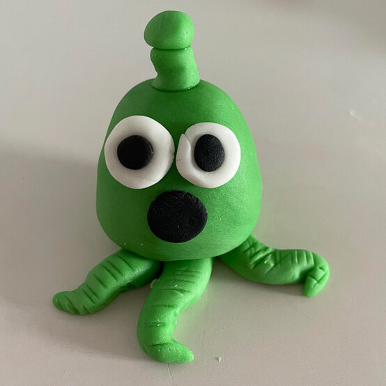 idea_how-to-decorate-a-rocket-cake_step22c.jpg?sw=554&q=85