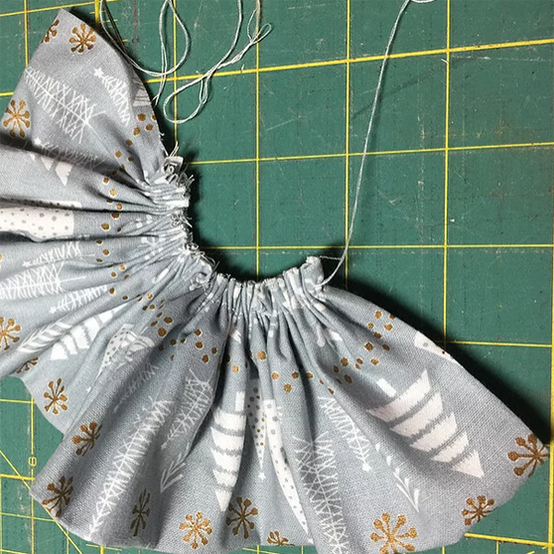 how-to-sew-a-christmas-wreath-19.png?sw=554&q=85